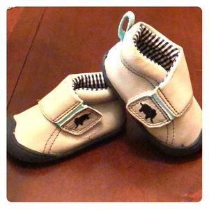 New Baby crawl shoes.